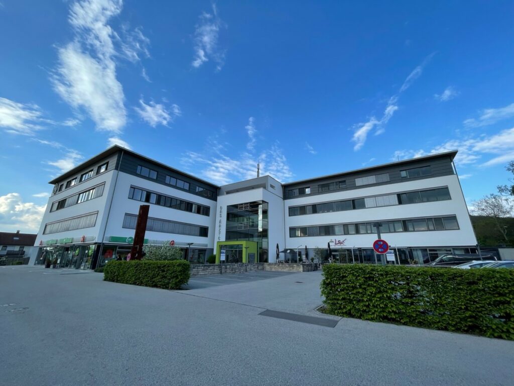 Aerztehaus_Neumarkt_Aussenansicht_bearbeitet